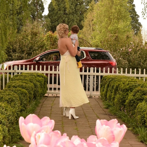 Yellow and white dress - Picture 3 of 4